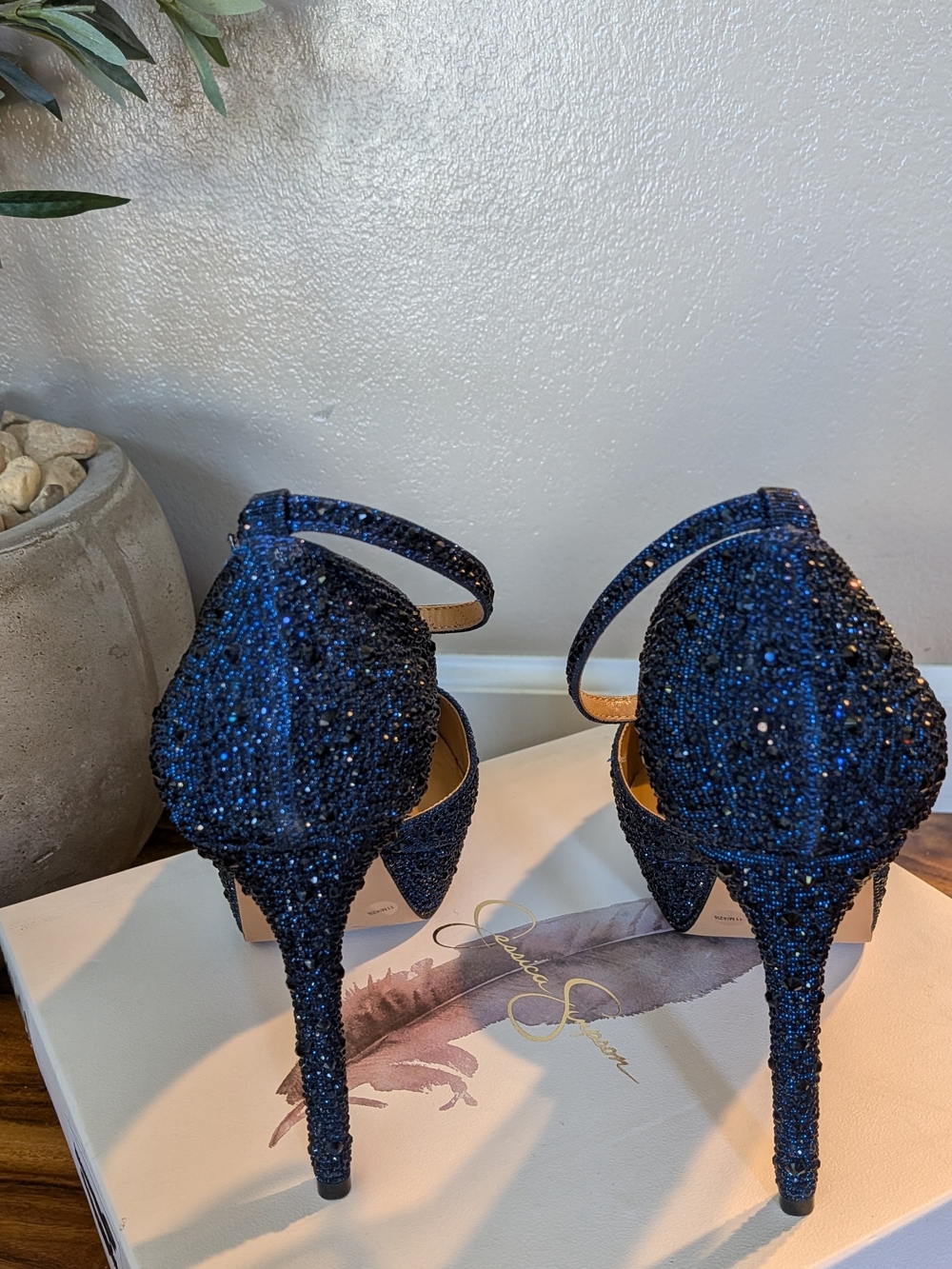 NWT! Jessica Simpson
Women's Embellished Platform Pumps in NAVY Size 11M - Picture 4 of 5